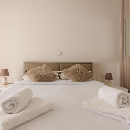 Beautiful And Spacious Apartment In Pagrati Athens Luaran gambar
