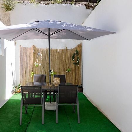 Beautiful And Spacious Apartment In Pagrati Athens Luaran gambar