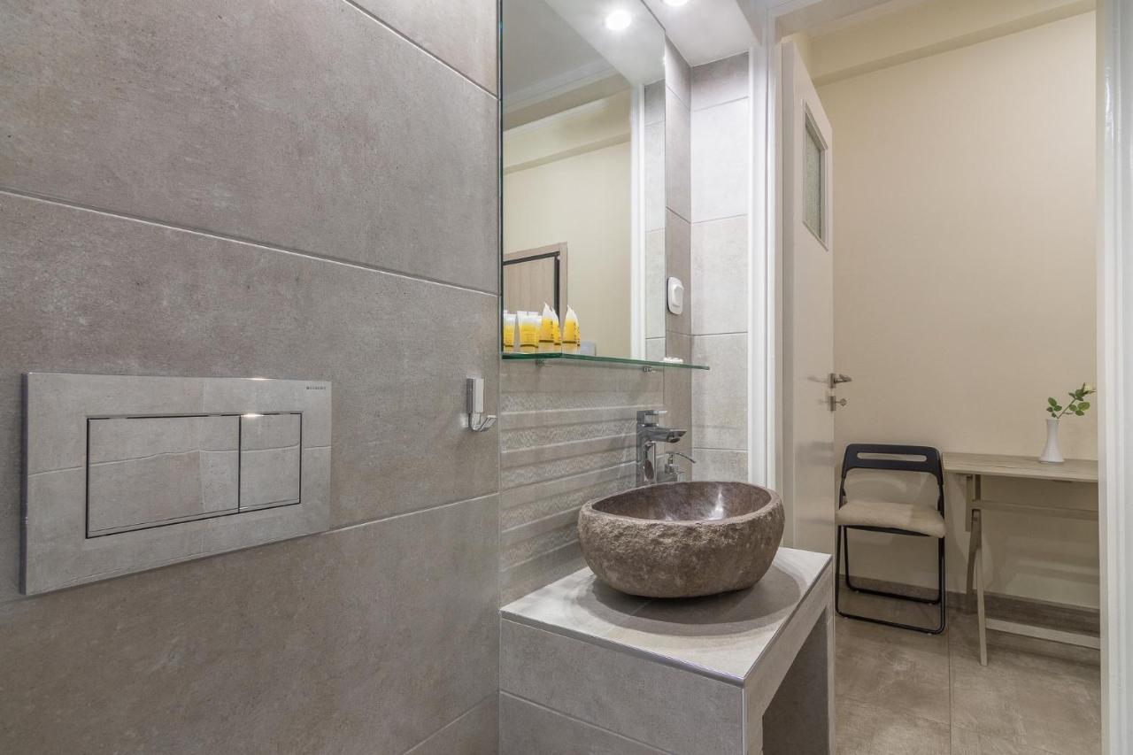 Beautiful And Spacious Apartment In Pagrati Athens Luaran gambar