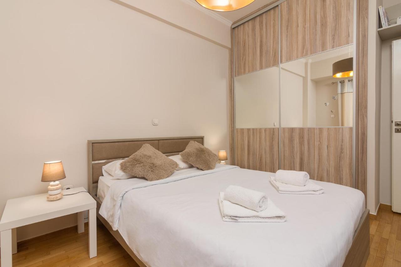 Beautiful And Spacious Apartment In Pagrati Athens Luaran gambar