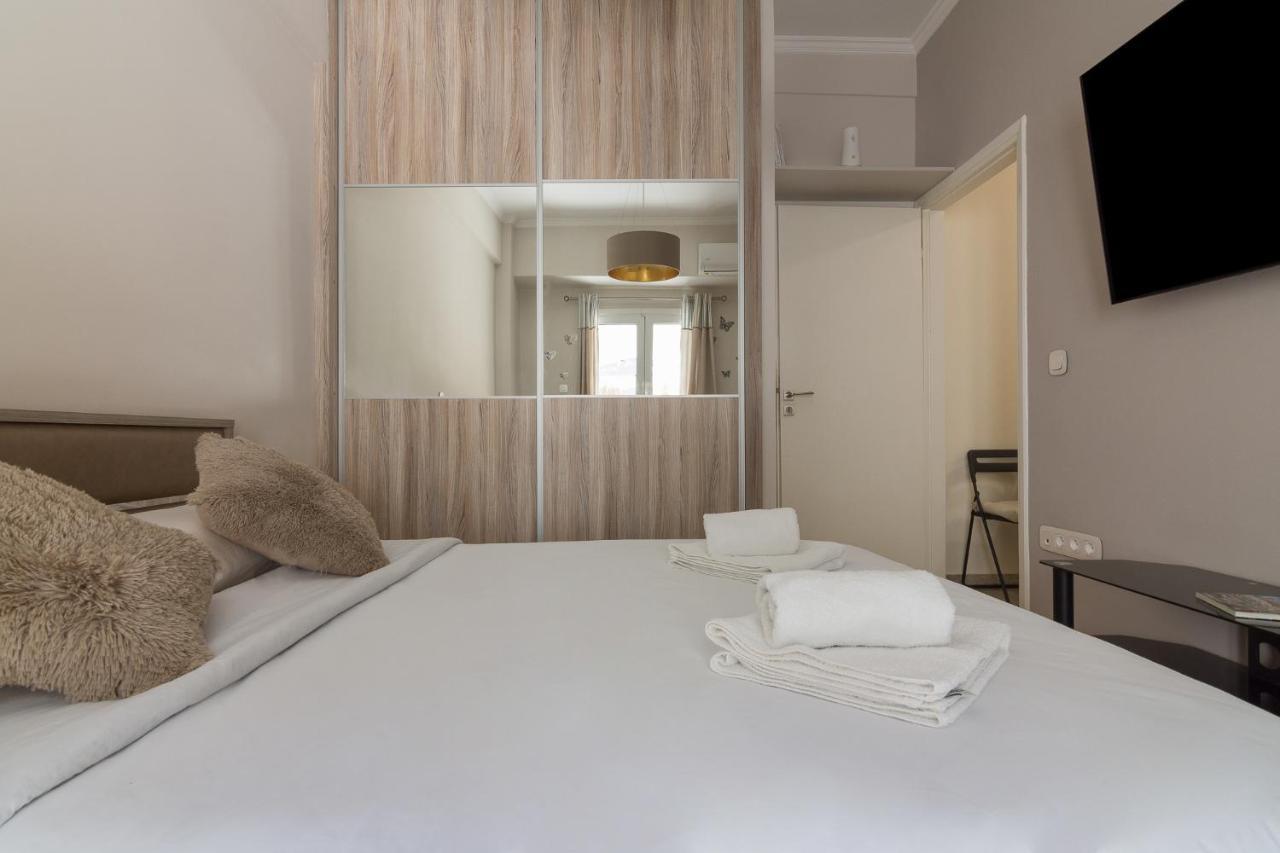 Beautiful And Spacious Apartment In Pagrati Athens Luaran gambar