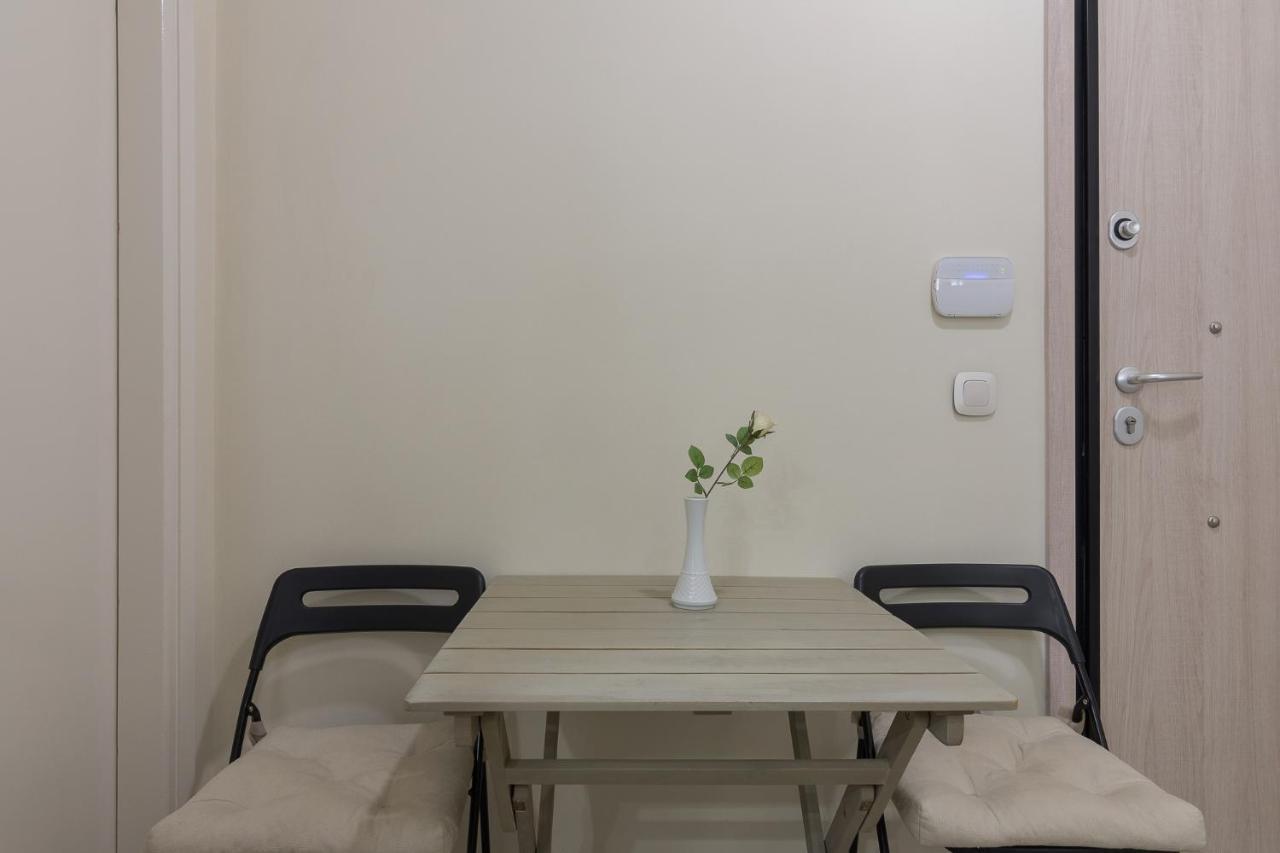 Beautiful And Spacious Apartment In Pagrati Athens Luaran gambar