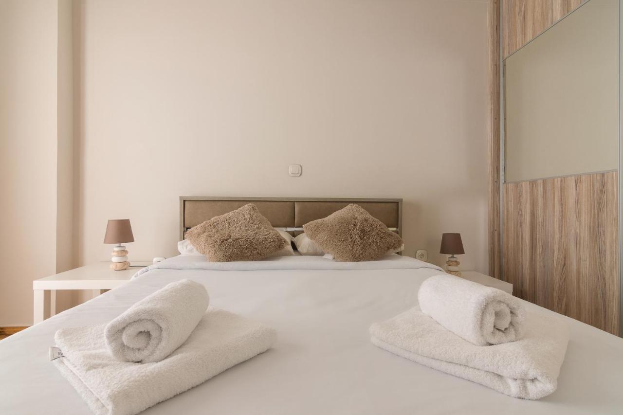 Beautiful And Spacious Apartment In Pagrati Athens Luaran gambar