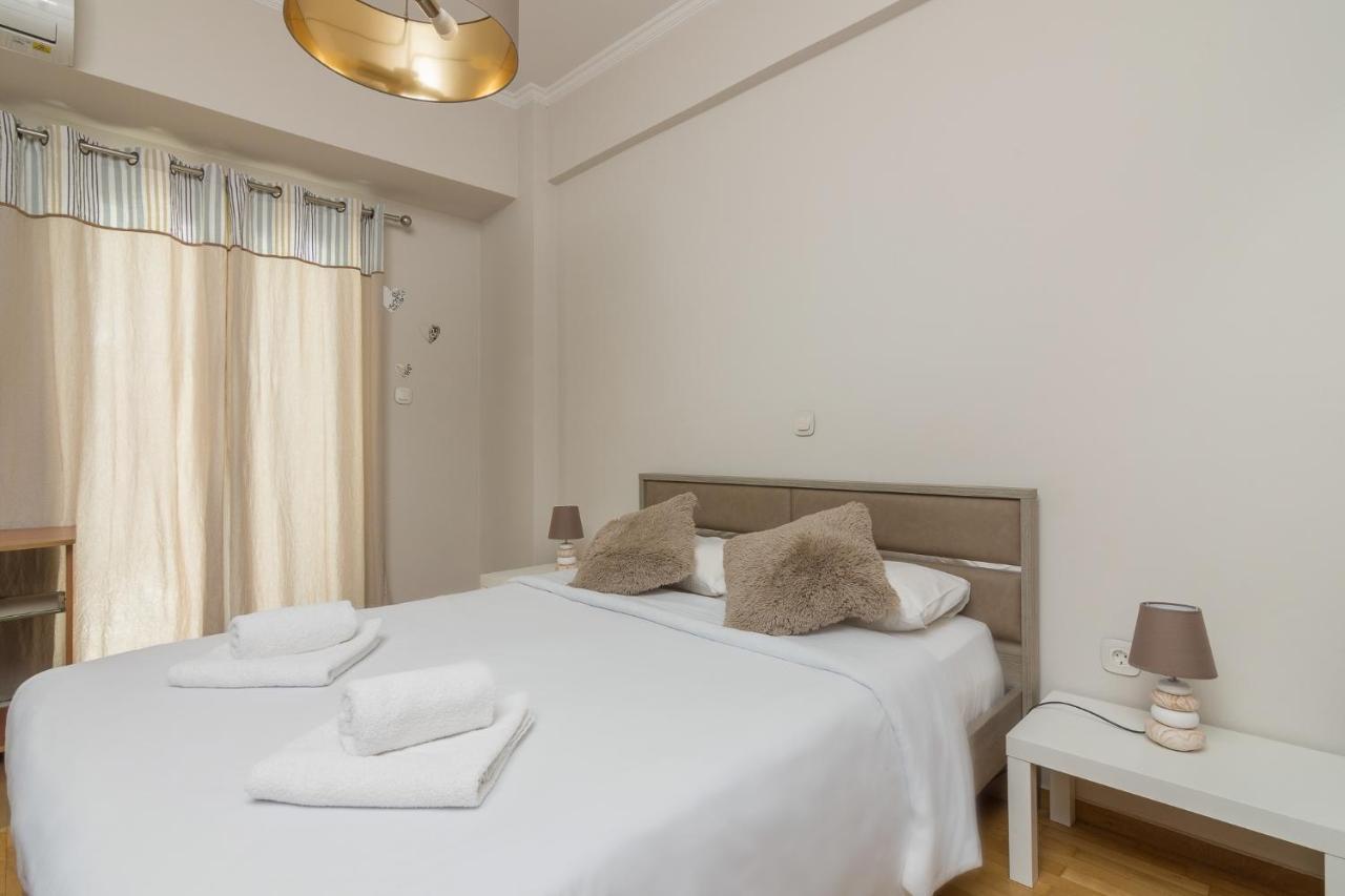 Beautiful And Spacious Apartment In Pagrati Athens Luaran gambar