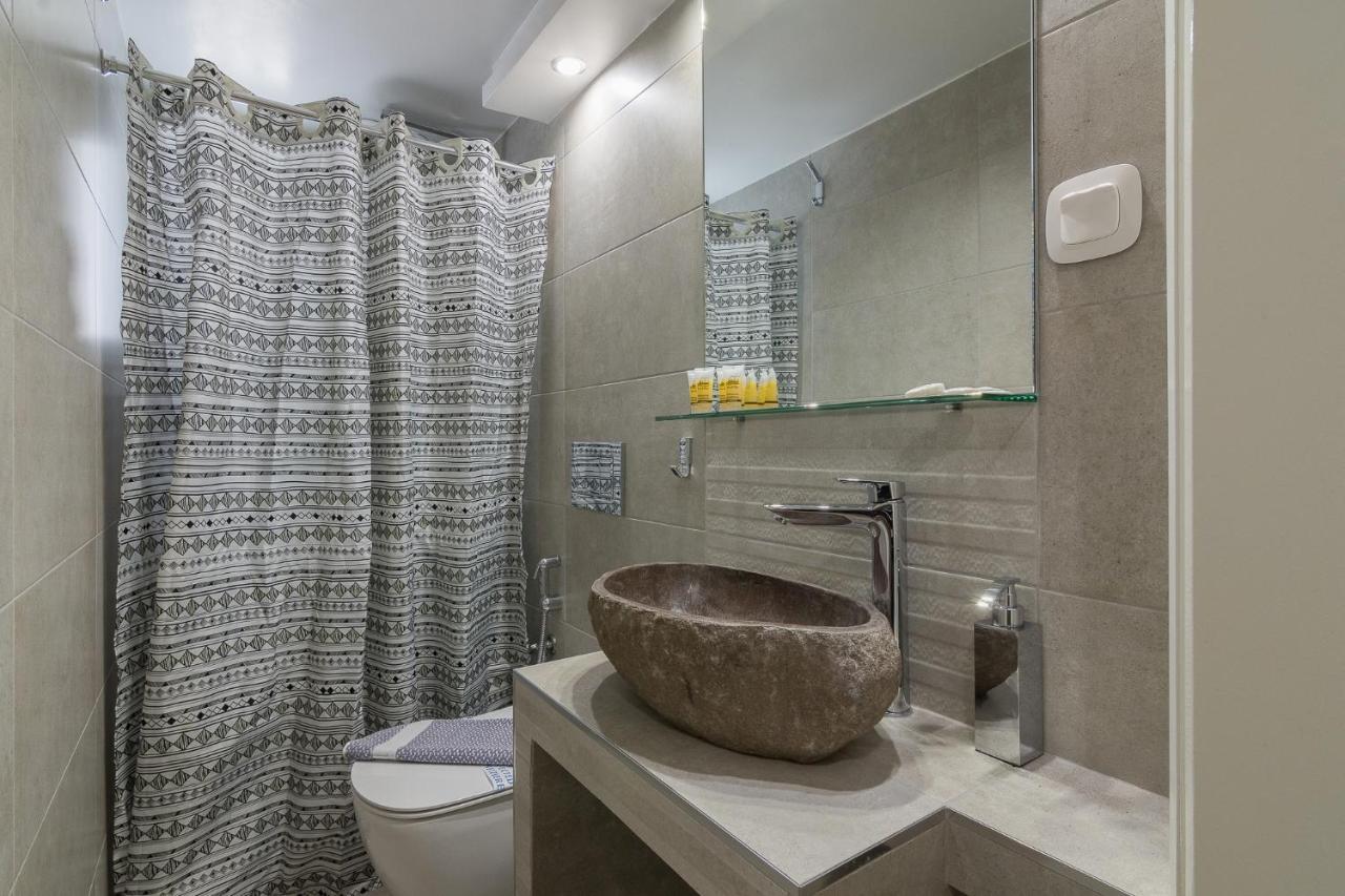Beautiful And Spacious Apartment In Pagrati Athens Luaran gambar
