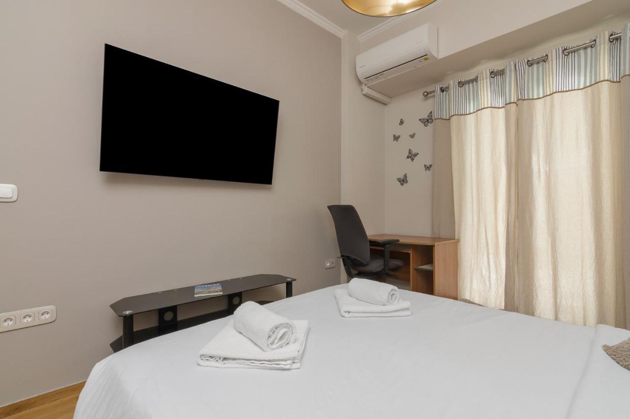 Beautiful And Spacious Apartment In Pagrati Athens Luaran gambar