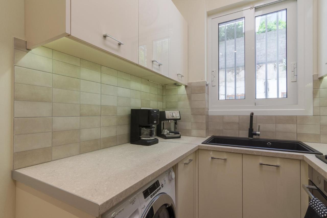 Beautiful And Spacious Apartment In Pagrati Athens Luaran gambar