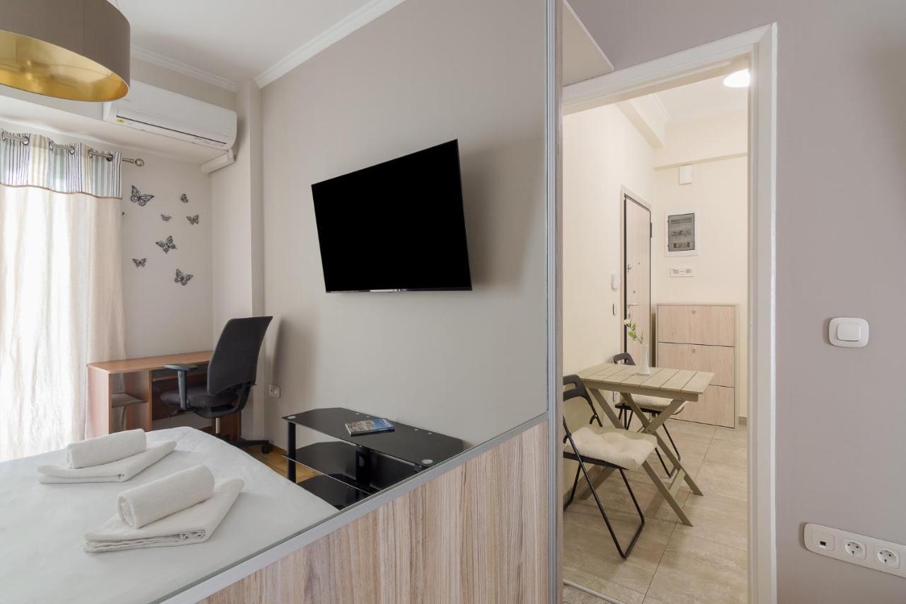 Beautiful And Spacious Apartment In Pagrati Athens Luaran gambar